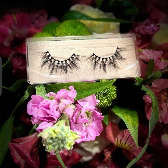 Strip 3D Mink Lashes - Picture 1 of 5